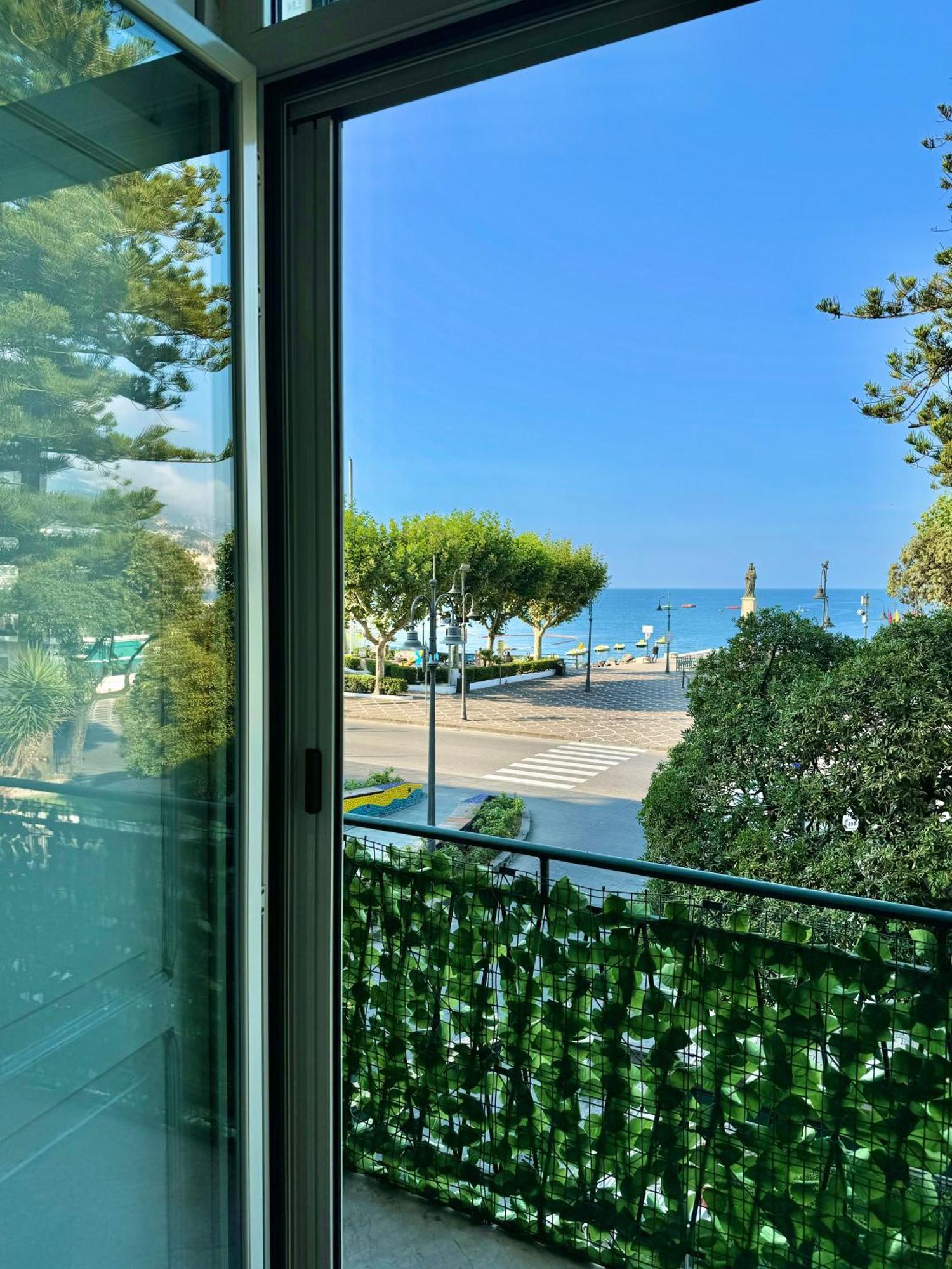 Uno Sguardo Sul Mare Villa Майори Екстериор снимка